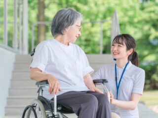 介護・福祉業の人手不足を解決!採用サイトで応募率をアップするポイント