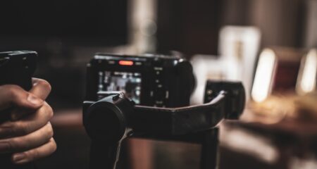 テレビCMにかかる費用はどのくらい？目安や費用を抑える方法を解説
